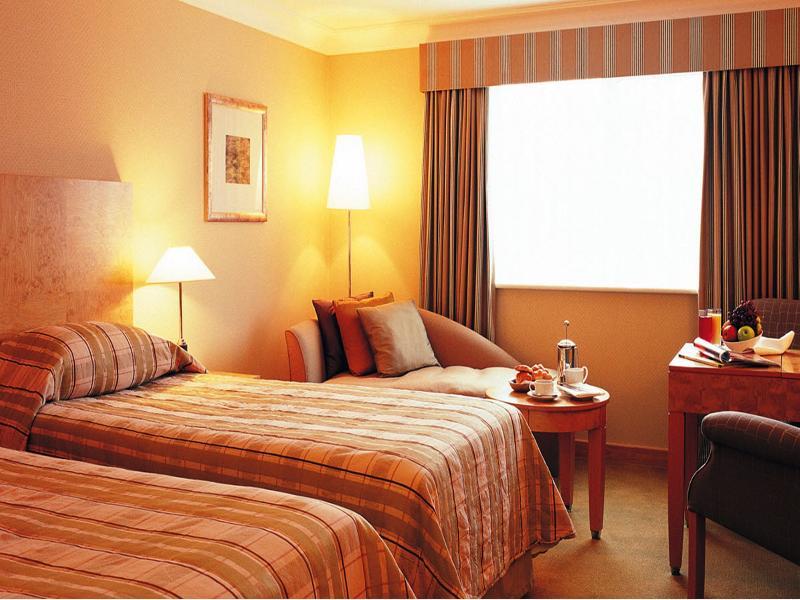 Regency Park Hotel, Health Club & Spa Thatcham Eksteriør billede